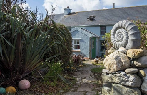 Eyeries Cottage | Idyllic seaside cottage on Ireland's glorious Wild Atlantic Way.