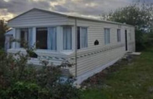 Inverin House | Idyllic wild country location at Doire Choill. Good local amenities.