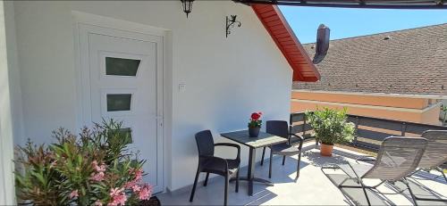 Igal Apartment | Igali Varázs Apartman 150 méter a fürdőtől