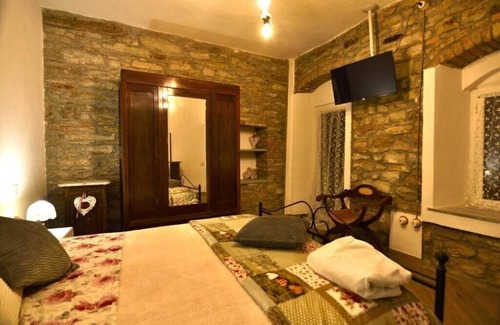 Cremolino House | Il Borgo del Castello Deluxe Double Room with Balcony - Giglio