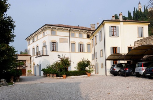 Colognola ai Colli Condo | Il Garage, Ancient Venetian Villa with swimming pool, in a quiet tourist area of art