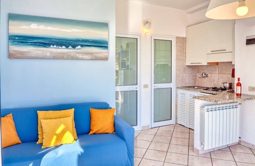 Diano Marina Apartment | Il Geranio Sant'Elmo - sea-view, for 4, 5 minutes on foot from the beach, small garden
