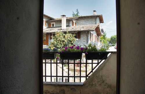 Traona Apartment | Il giardino Segreto - Three Bedroom Apartment, Sleeps 8