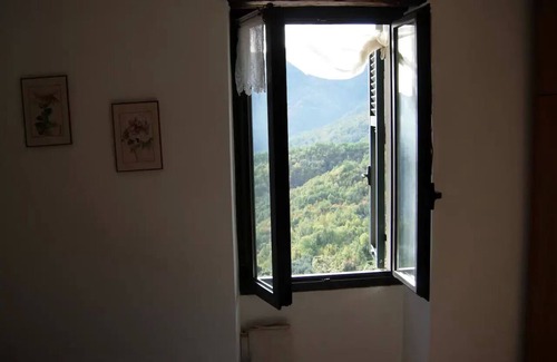 Conio House | "Il Nido di Piera" comfortable rustic style holiday home