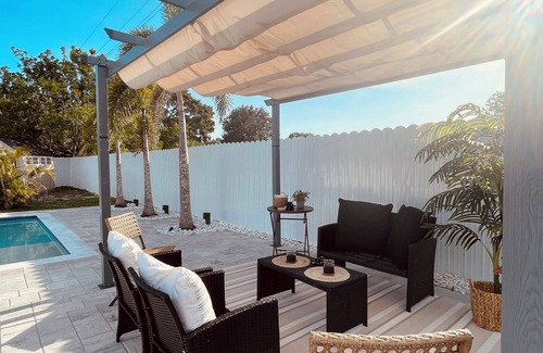 South Bradenton House | Ila's Beach House: Near IMG-Heated Salt Pool- Pets OK-Modern Organic Smart Home