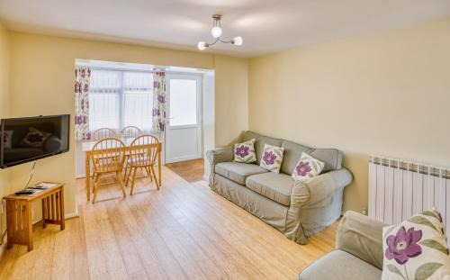 St. Peter Port Apartment | Ilex Lodge