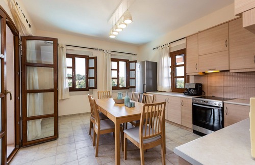 Margarites Villa | Ilys Home, a Country-chic Retreat with Pool & BBQ, Walking distance to amenities