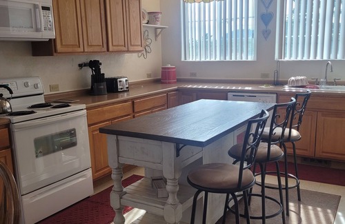 Cripple Creek House | Immaculate! 2 bed 2 bath One Block to Downtown, Mnt View, Deck-Grill-Wildlife