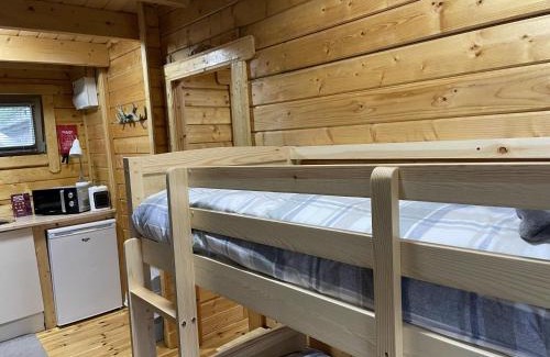 Allanfearn House | Immaculate Cabin 5 mins to Inverness Dog friendly