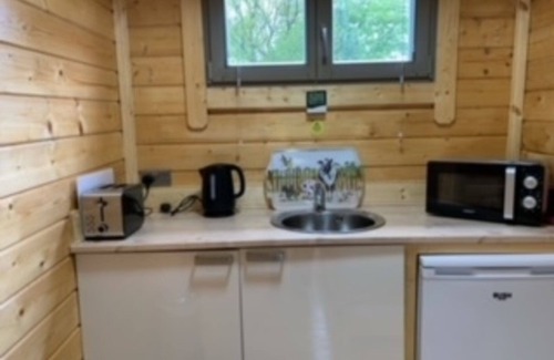 Allanfearn Cabin | Immaculate Cabin 5 Mins to Inverness Dogs Welcome