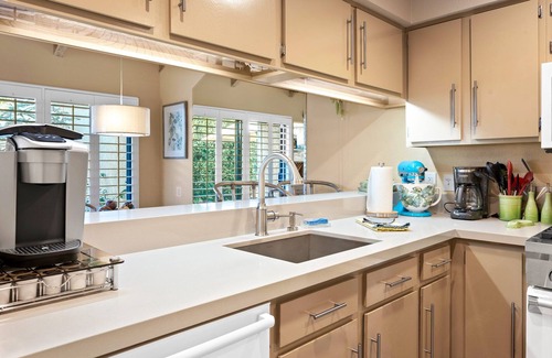 Rancho Mirage House | Immaculate Mission Hills tennis villa with mountain views from private roof deck