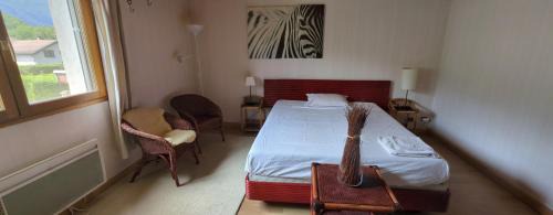 Varces-Allieres-et-Risset House | Immense chambre, salle de bain indépendante réservée aux hôtes, quartier calme, cour privée