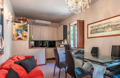 Castell'Arquato Apartment | Immerse yourself in a historical experience, the Kampfstein House, built in 1700, offers you and you