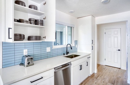 Cupertino Apartment | Impeccable Cupertino 2BR, w/Gym, Pool, W/D, walk to Apple, by Blueground
