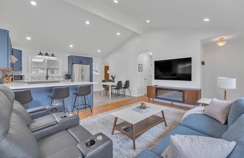 Allen House | Impeccably Designed Ann Arbor Home, 3 Bed 2 Bath, Quiet area, Close to Downtown