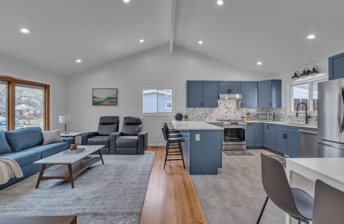 Allen House | Impeccably Designed Ann Arbor Home, 3 Bed 2 Bath, Quiet area, Close to Downtown
