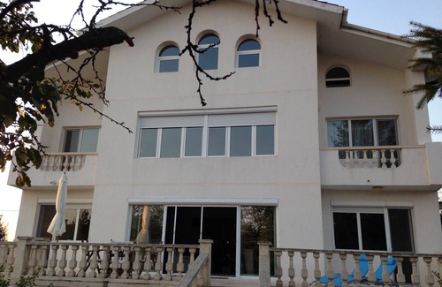 Dobrich Villa | Impressive family villa with private pool, barbeque, sun terrace, sauna and gym