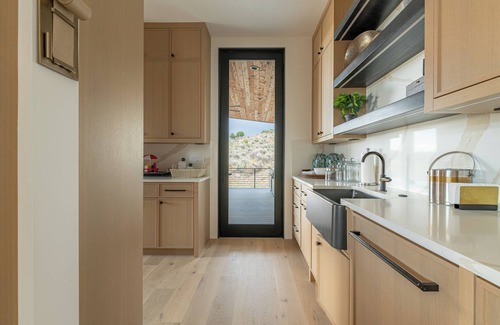 Tuhaye House | Impressive Tuhaye Home with Hot Tub, Home Theatre, and Sweeping Mountain Views