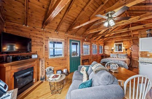 Valley Head House | Impressive Wooden Rustic Cabin with Fireplace in Mentone, Alabama