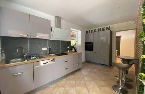 Enghien Villa | In Chardonnerets, garden level in a wooded setting 20 min from Pairi Daiza