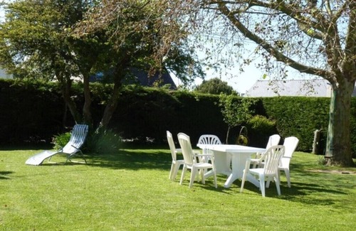Kervoyal House | In Kervoyal, charming longère just a stone's throw from the sea.