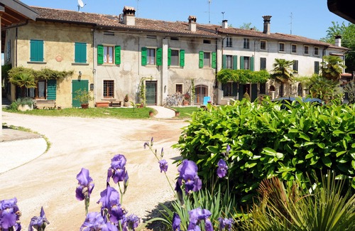 Ponti sul Mincio House | In private courtyard Whole house 200 sqm kitchen, living room, 3 rooms each with bathroom