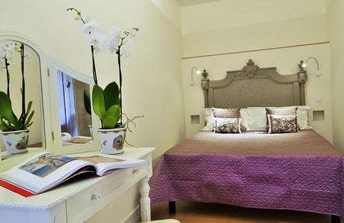 Sarlat-la-Caneda Historic Center Apartment | In Sarlat Luxury Rentals, Medieval Center - Appartement Sherlock