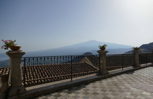 Castelmola Apartment | In the Center of Castelmola one of the most beautiful villages in Italy A Casitta Da Mola