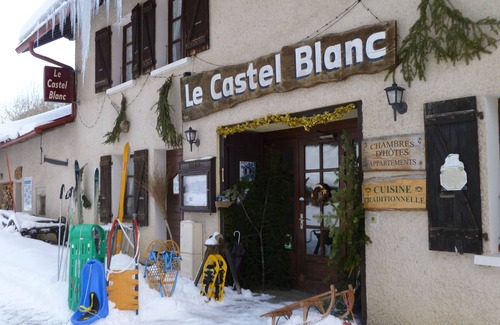 Chatelblanc Condo | In the great outdoors, far from any nuance, for a timeless break