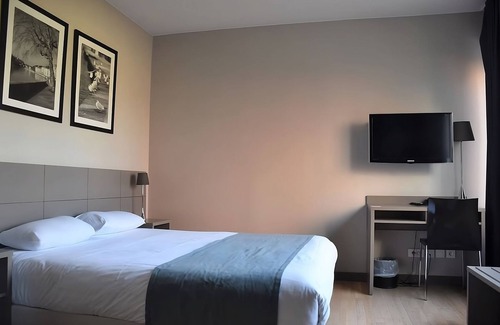 9th Arrondissement Hotel | In the Heart of Lyon! Daily Breakfast, Pet-friendly Hotel near Gare de Vaise!