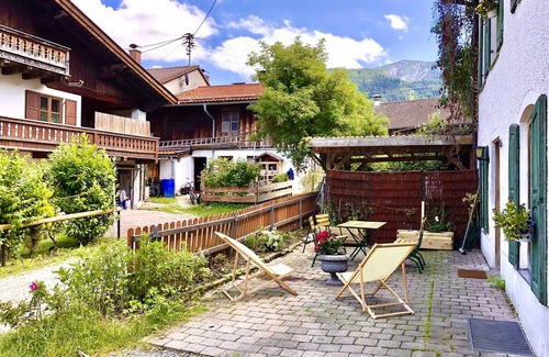 Ohlstadt Apartment | In the heart of Ohlstadt & at the foot of the Heimgarten