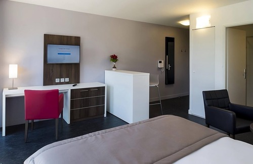 Dijon Hotel | In The Heart of The University Campus of Bourgogne! with Private Kitchenette