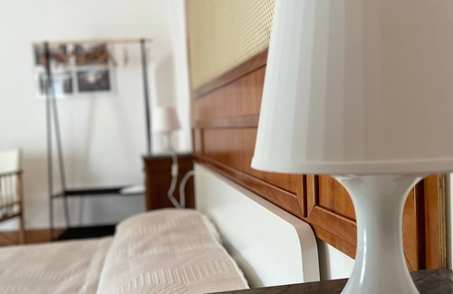 Ottaviano House | In the historic center. Private room with garage and small balcony. 5min from the station