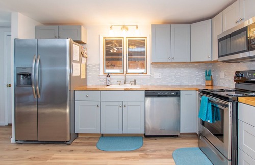 Town of Torrey Cottage | In the Moment - Comfortable Lakeside Cottage with Spectacular Views!