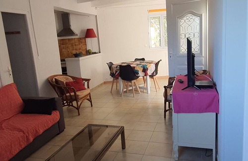 Sollacaro House | In the shade of oak trees 8 minutes from the beach
