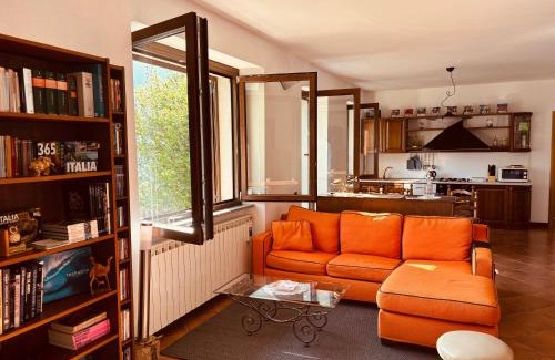 Nesso House | Incanto Nesso Parking and Lake View