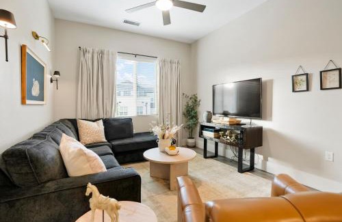 Golden House | Incredible Golden Location Close to Red Rocks and School of Mines