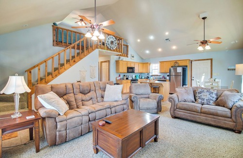 Vian Cabin | Incredible Log Home: 1 Mile From Lake Tenkiller