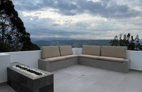 Cuenca House | Incredible Views with style and comfort.