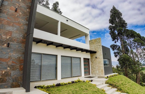 Cuenca House | Incredible Views with style and comfort.