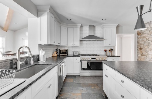 Lakeview House | Incredibly Spacious 4BR Getaway