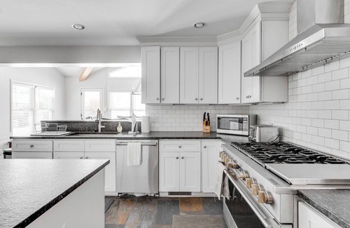 Lakeview House | Incredibly Spacious 4BR Getaway