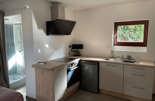 Restinclieres Apartment | Independent studio - Terrace and swimming pool (in summer)