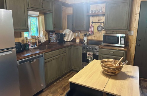 Dabolt Cabin | Indian Creek Cabin, McKee KY- 2 BR cabin on the Rockcastle River in McKee, KY!