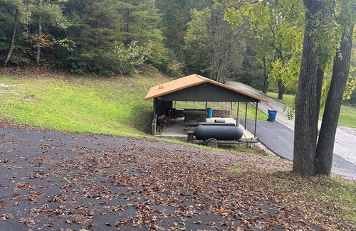 Dabolt Cabin | Indian Creek Cabin, McKee KY- 2 BR cabin on the Rockcastle River in McKee, KY!