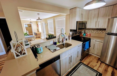 Titusville House | Indian River Escape ~ Hot Tub ~ Steps to River