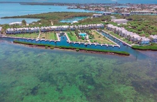 Indigo Reef Marina Homes House | Indigo Reef #1 - Captain`s Cure- Luxury Waterfront Villa, 31' Dock