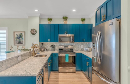 Indigo Reef Marina Homes House | Indigo Reef End Unit 3BR Waterfront Townhome w/Boat Slip, Pool, Gym & Views!