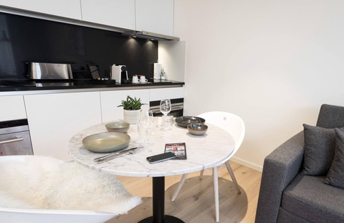 Jewish Quarter House | Indulge in Home-Like Comfort! 2 Stylish Units with Full Kitchen and Balcony
