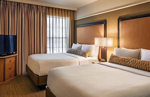Gainey Village Villas Hotel | Indulge in Home Like Comfort! Short Drive to Desert Botanical Gardens, w/Pool!